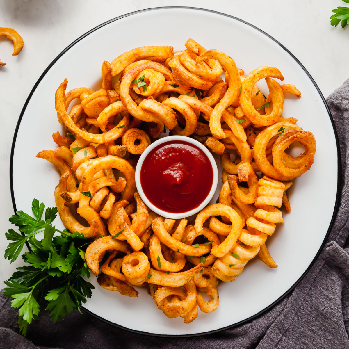 Frozen-Curly-Fries-Air-Fryer-The-Live-In-Kitchen-Featured